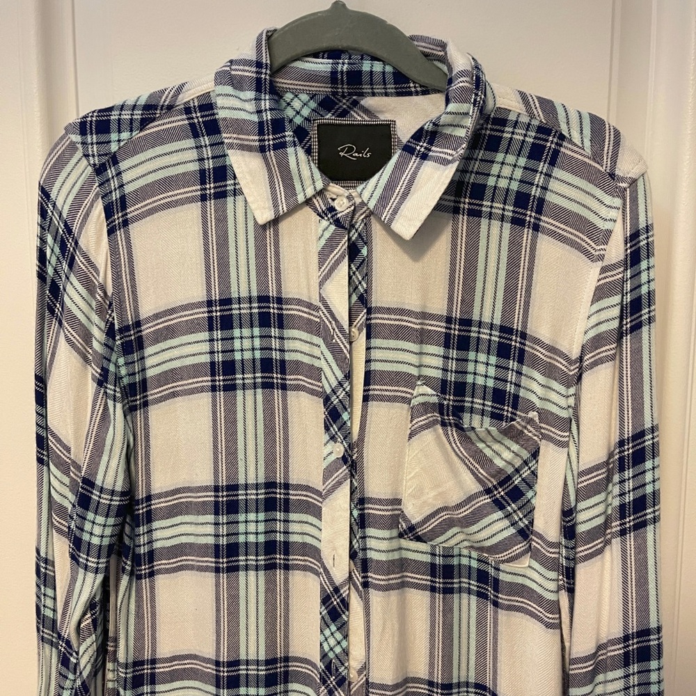 Rails button up